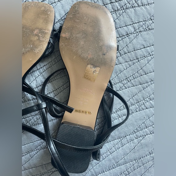 Urban Outfitters Black Strap Criss Cross Gladiator Flats Size 10 - Picture 3 of 3